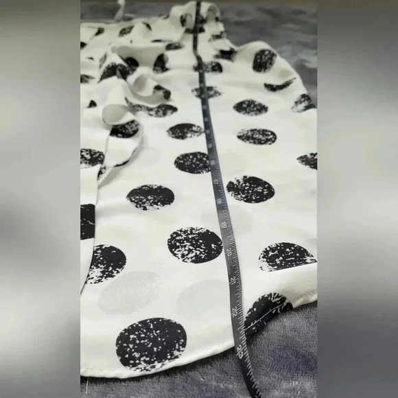 ELLE Black and white polka dot sleeveless Rugfle Chiffon blouse, Size Small - Picture 8 of 8